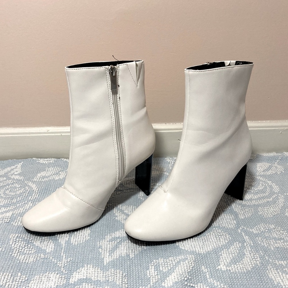 White Ankle Boots Size 6.5 Target Excellent Condition 3.25” Heel Side Zipper